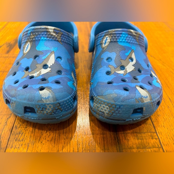 Crocs Classic Clogs Ocean Blue Shark Camouflage Size C7 Toddler Boy - Picture 6 of 12
